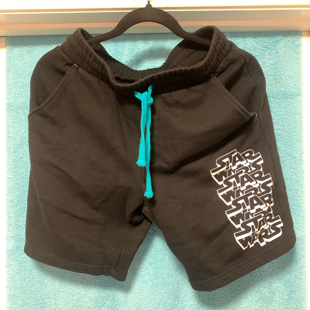 DISNEY PARKS STAR WARS SHORTS SIZE: SMALL